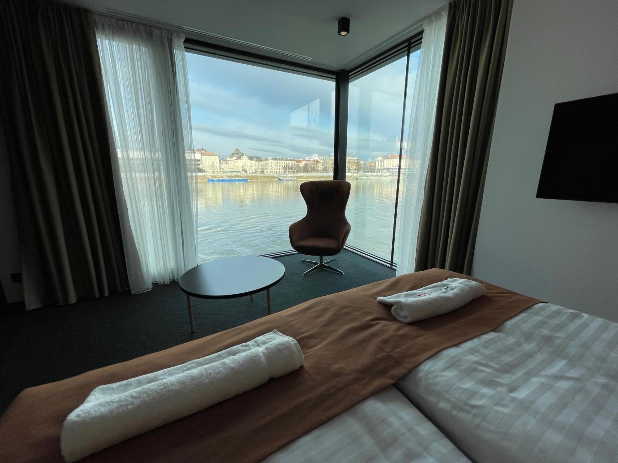 Ponton Rooms Bratislava Buitenkant foto